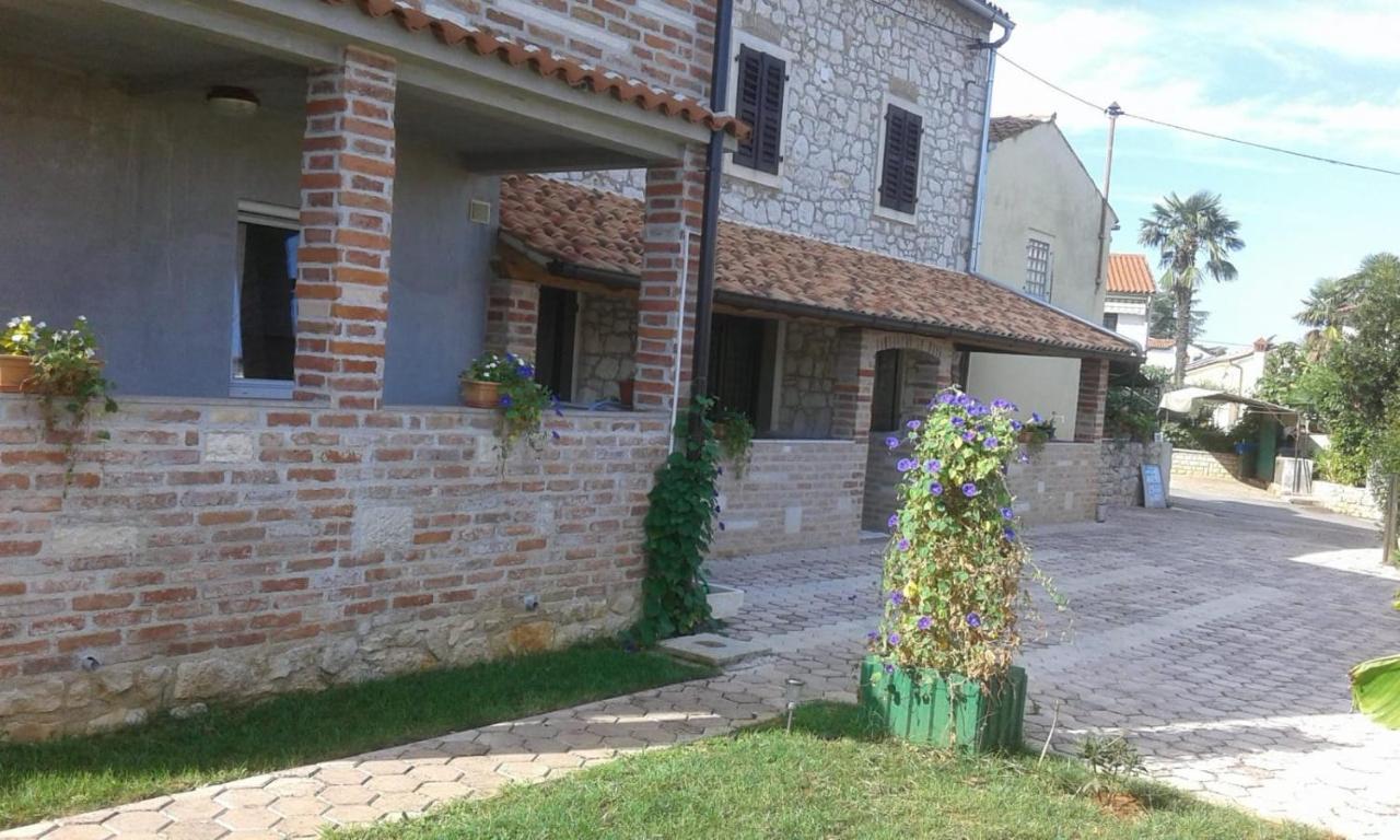 Apartmani Memic 100 M Do Plaze, Apartments Memic Only 100M From Beach Porec Exterior photo