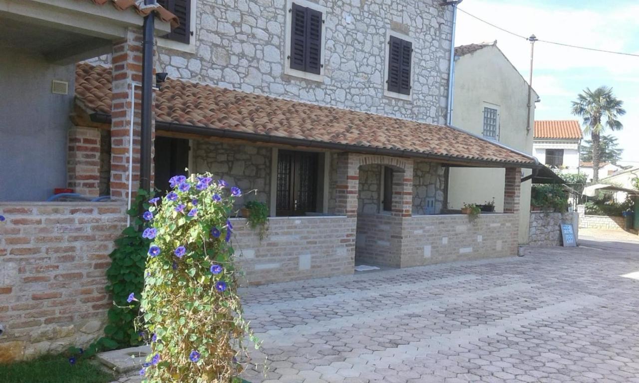 Apartmani Memic 100 M Do Plaze, Apartments Memic Only 100M From Beach Porec Exterior photo