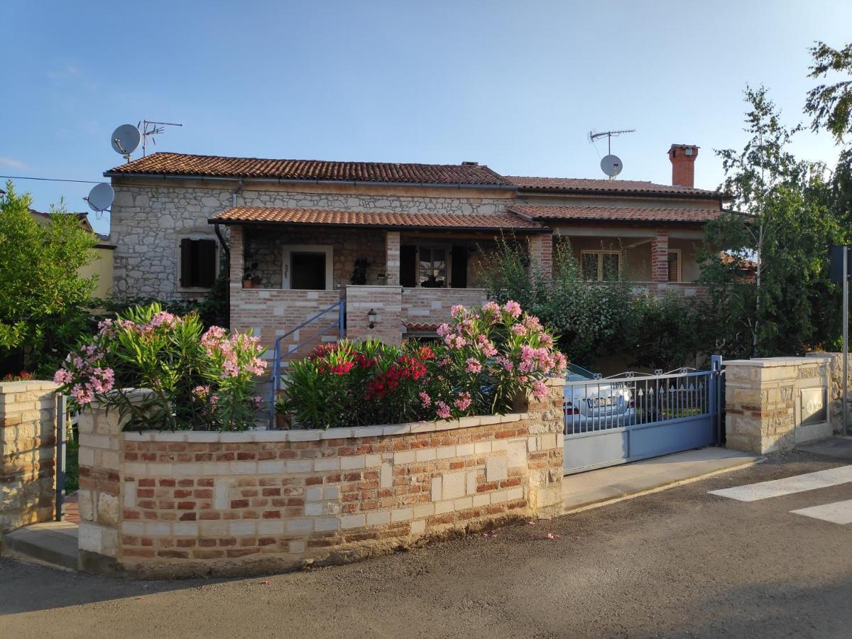Apartmani Memic 100 M Do Plaze, Apartments Memic Only 100M From Beach Porec Exterior photo