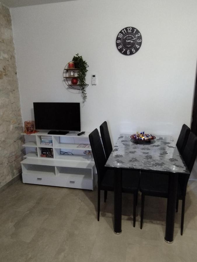 Apartmani Memic 100 M Do Plaze, Apartments Memic Only 100M From Beach Porec Exterior photo