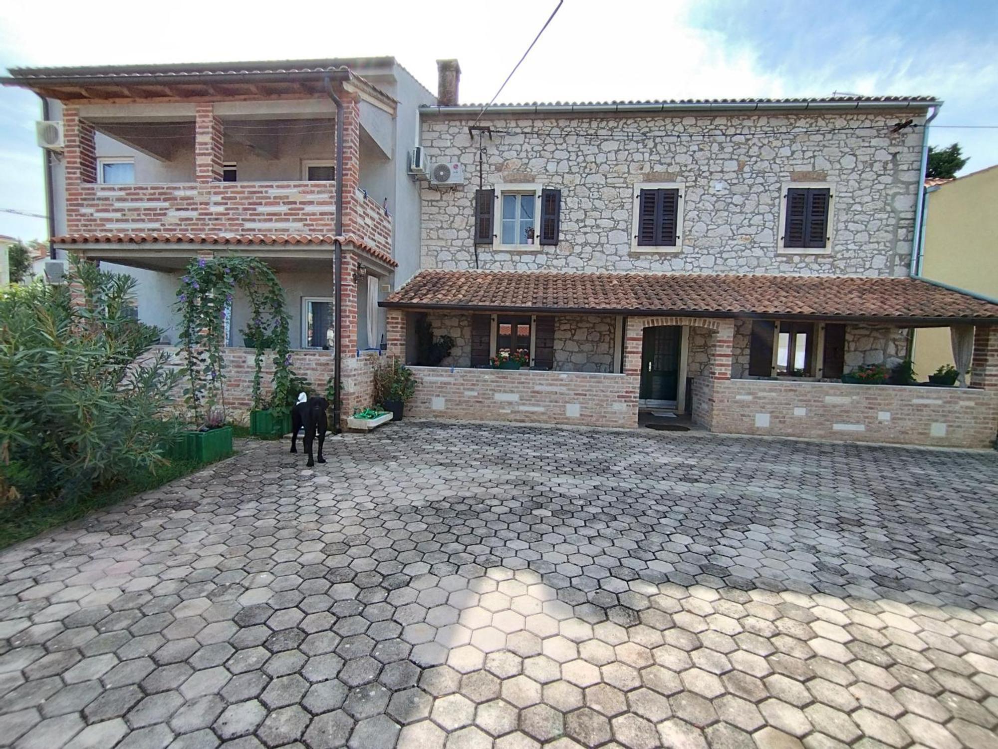 Apartmani Memic 100 M Do Plaze, Apartments Memic Only 100M From Beach Porec Exterior photo
